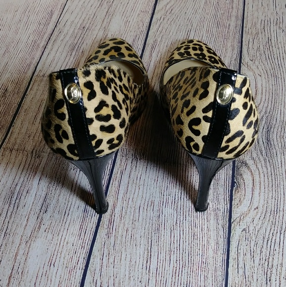 SOLD!❤Ivanka Trump leopard pumps heels size 7 - Picture 5 of 8